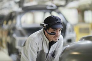 ASSISTED REALITY WEARABLES IN AUTOMOTIVE WAREHOUSES
