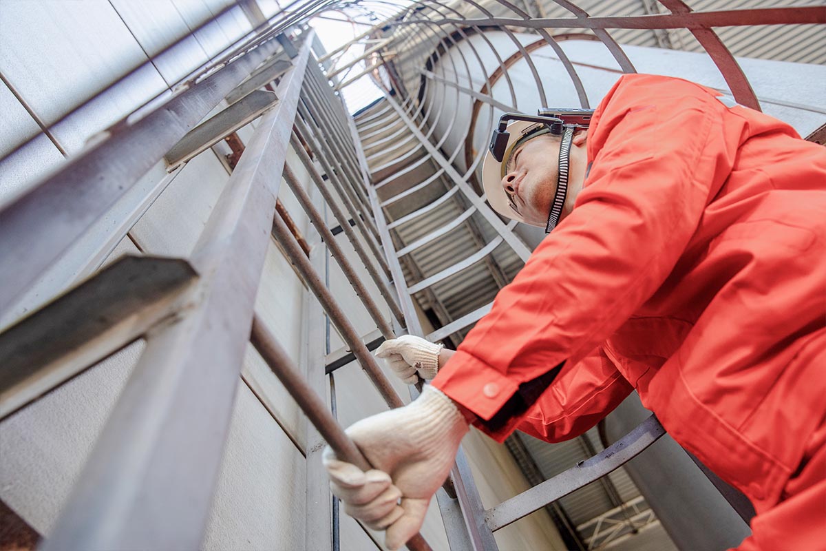 Moziware Cimo Use case - A technician climbing the stairs of an industry wearing moziware cimo on head