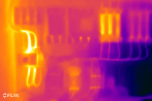 Thermal image portrayal of Realwear Thermal Camera